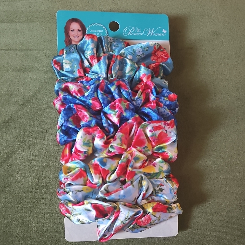Pioneer Woman Floral Scrunchies Set